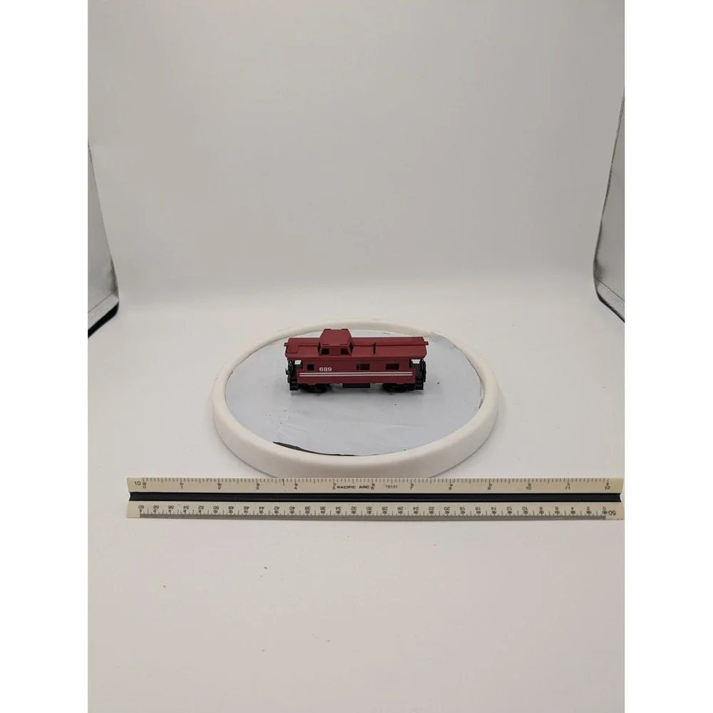 Tyco HO Scale Caboose 689 Red Off-Center Cupola Model Train Boxcar Rolling Stock